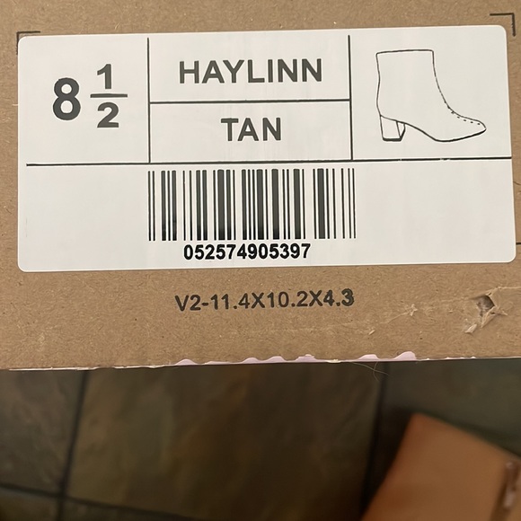 Journee Collection Haylinn Tan Zip up bootie- Tru Comfort Foam Insole- size 8.5 - Picture 12 of 13